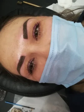 Sprâncene cu tehnica de microblading si micropigmentare
